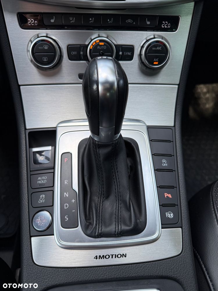 Volkswagen Passat 2.0 TDI 4Mot Highline DSG - 26