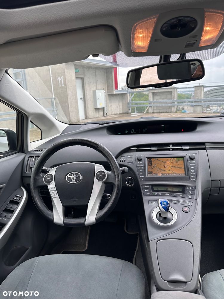 Toyota Prius (Hybrid) Executive - 9