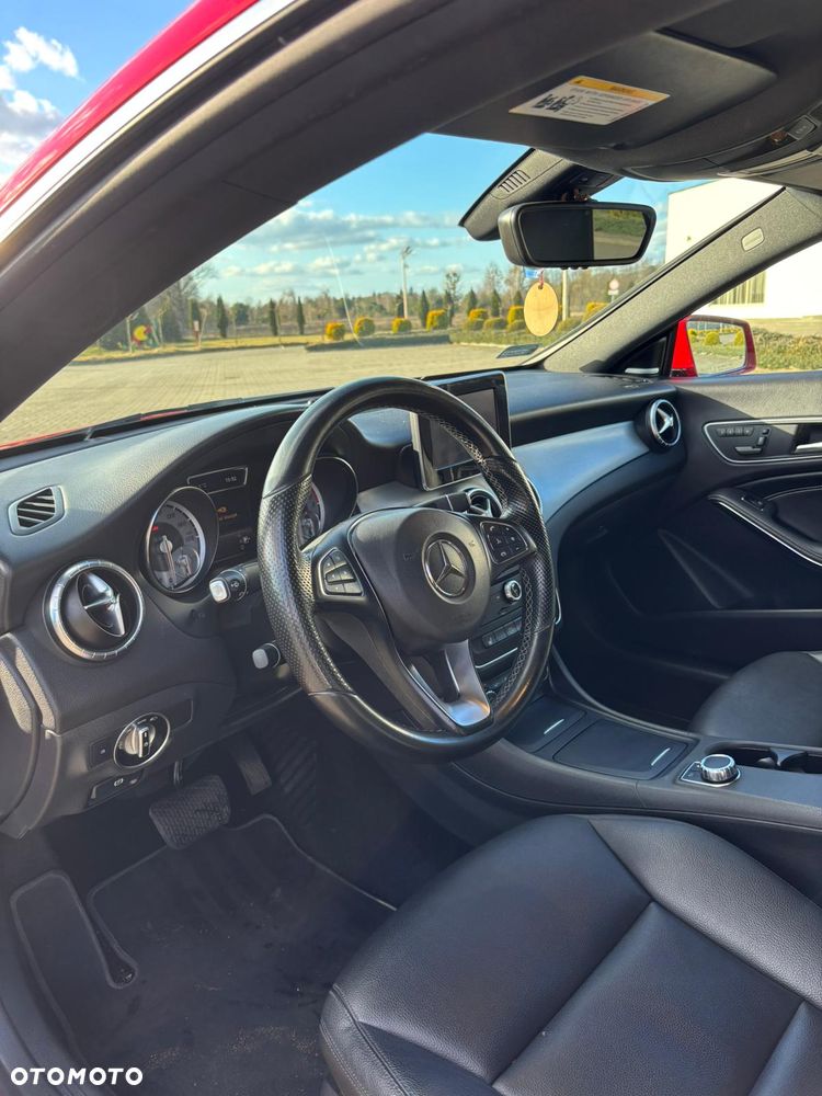 Mercedes-Benz CLA 250 7G-DCT - 11