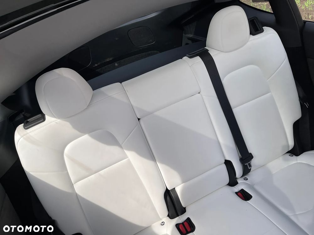 Tesla Model Y Long Range Dual Motor AWD - 17