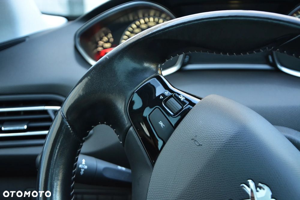 Peugeot 308 1.6 BlueHDi Allure S&S - 26