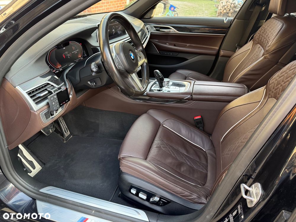 BMW Seria 7 750i xDrive - 11
