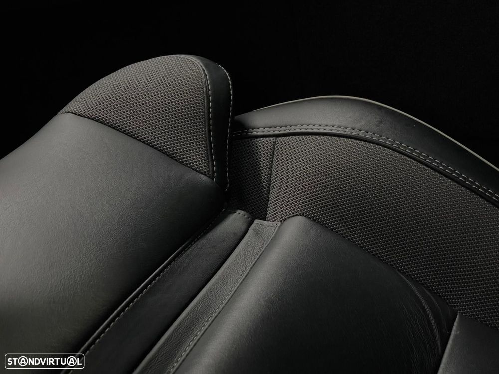 Volvo XC 60 T8 Twin Engine AWD Geartronic RDesign - 37