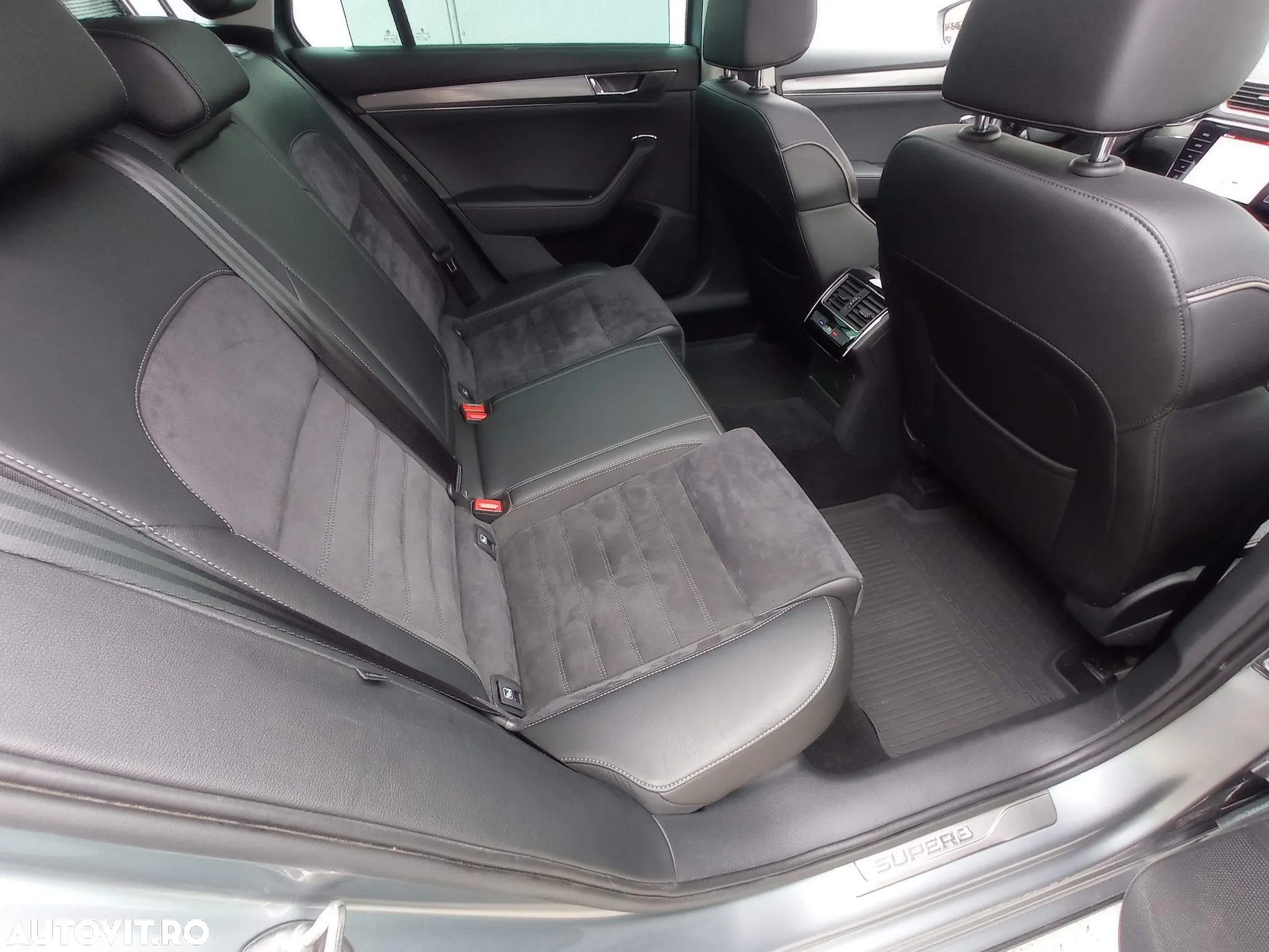 Skoda Superb Combi 2.0 TDI 4X4 DSG Scout - 21