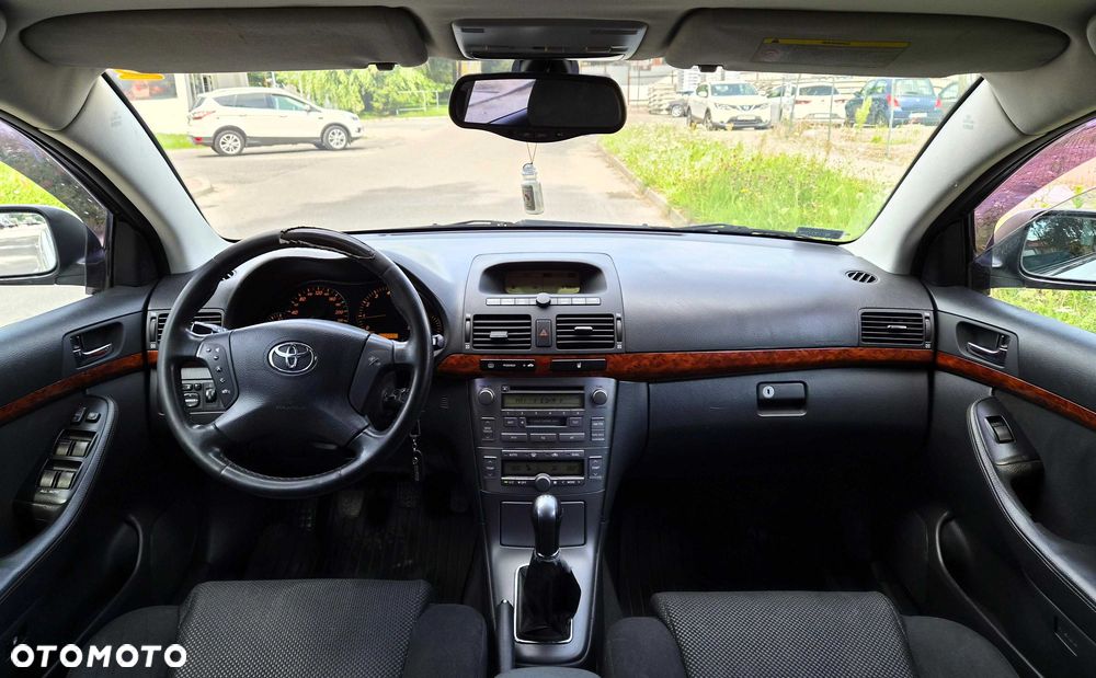 Toyota Avensis - 8