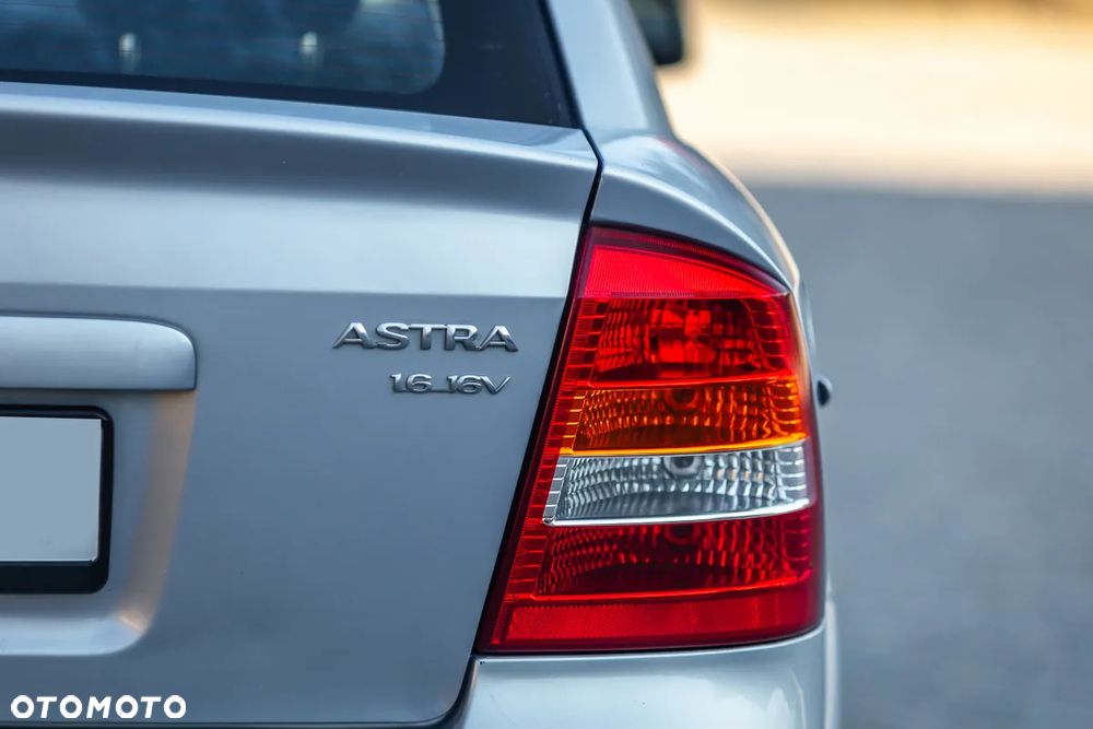 Opel Astra 1.6 - 9