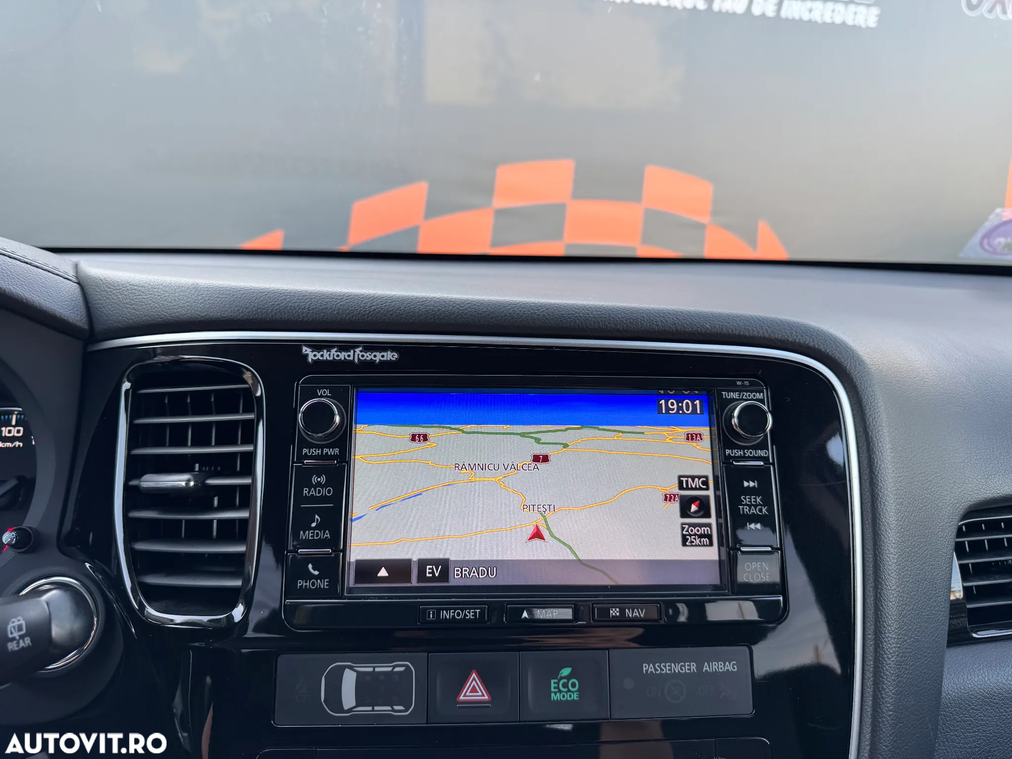 Mitsubishi Outlander 2.0 4WD Plug-In Hybrid - 19