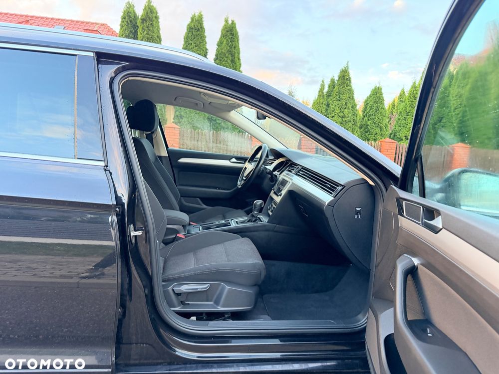 Volkswagen Passat - 10