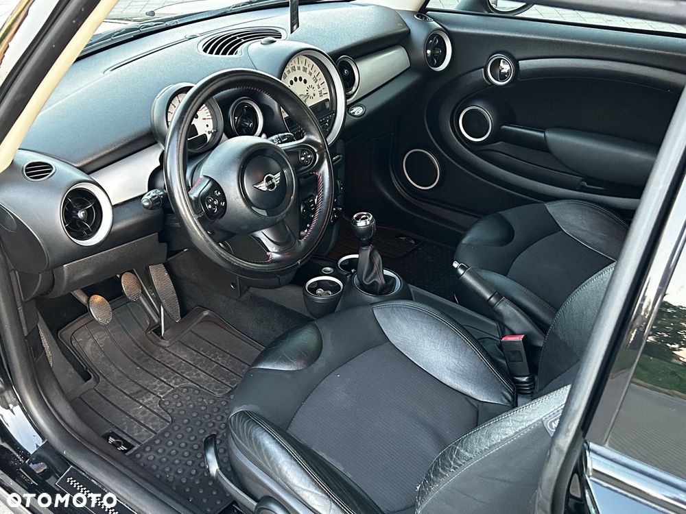 MINI Cooper Standard - 2