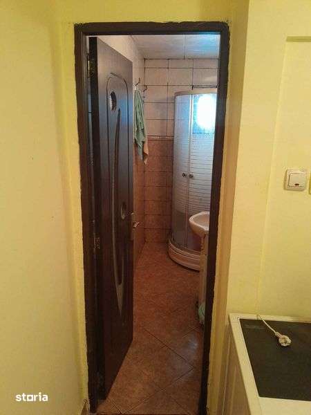 Proprietar, vand apartament ORAVITA 2 cam Zona Garii bl F 9 etaj 1 — fotografia 3