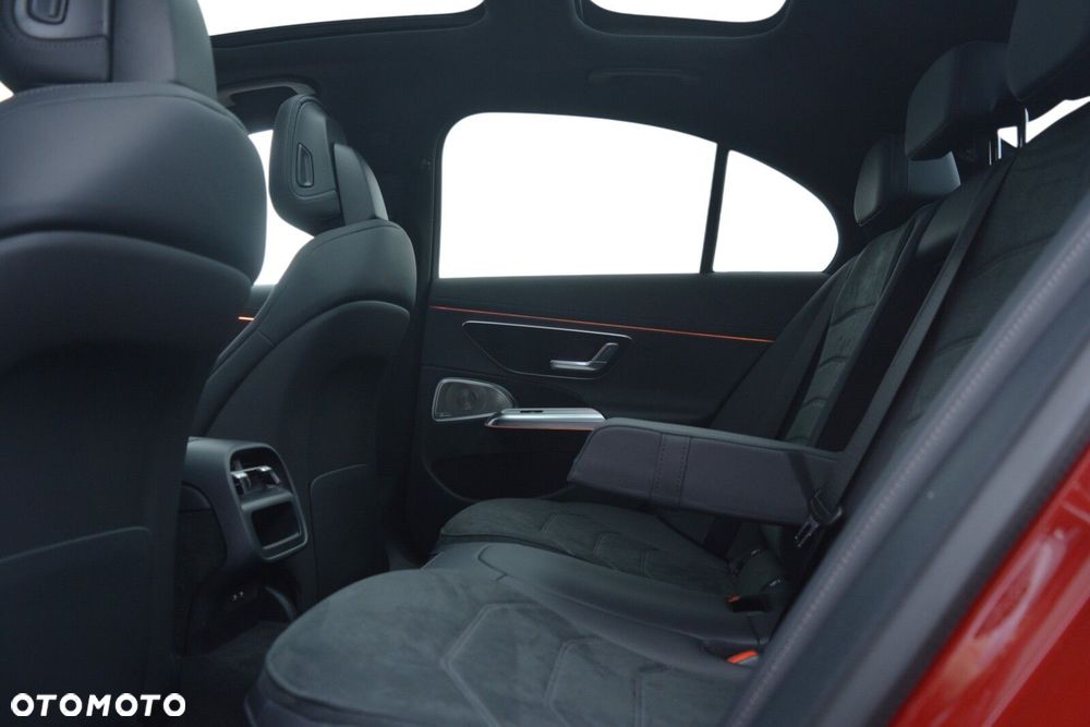 Mercedes-Benz Klasa E 200 mHEV 4-Matic AMG 9G-Tronic - 9