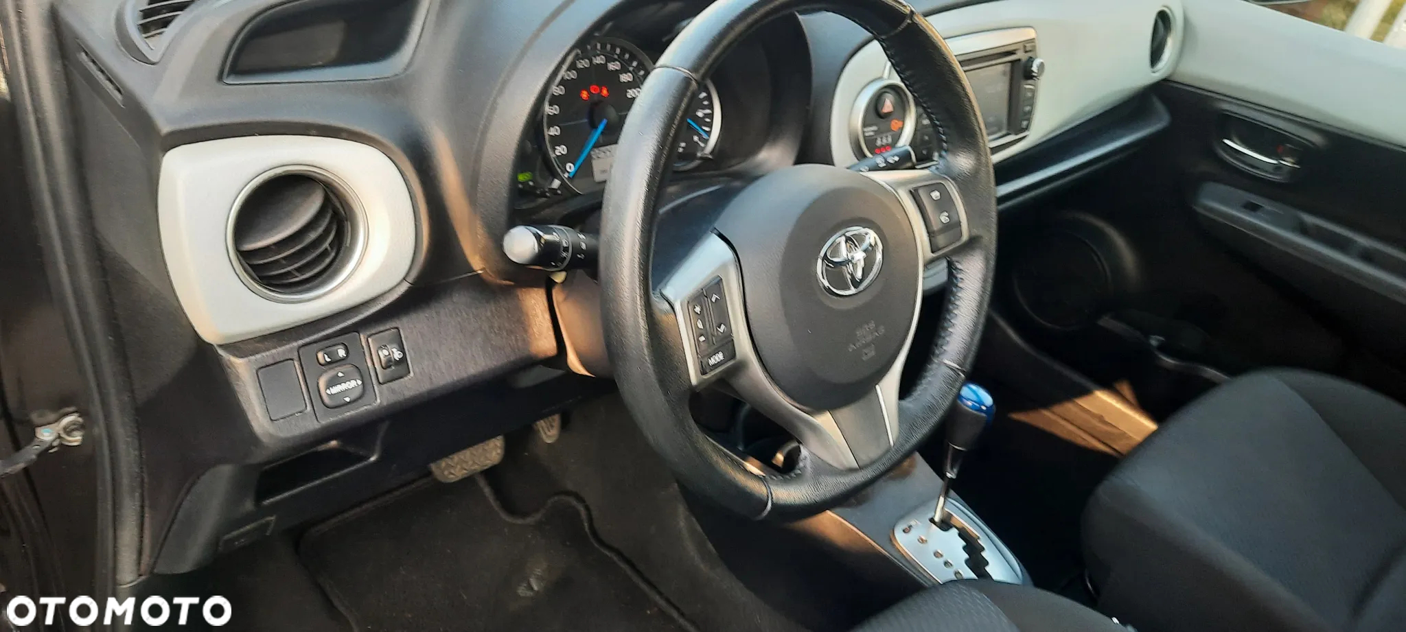 Toyota Yaris Hybrid 100 Dynamic - 13