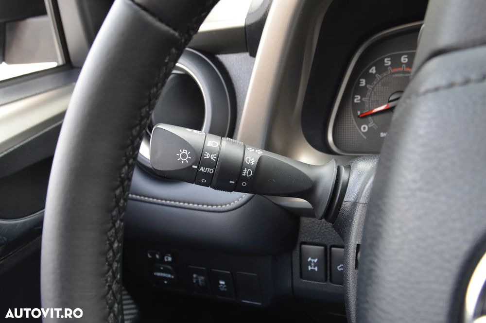 Toyota RAV4 2.2 D-4D 4x4 Automatik Edition - 26