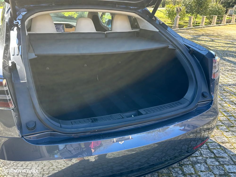 Tesla Model S Long Range - 8