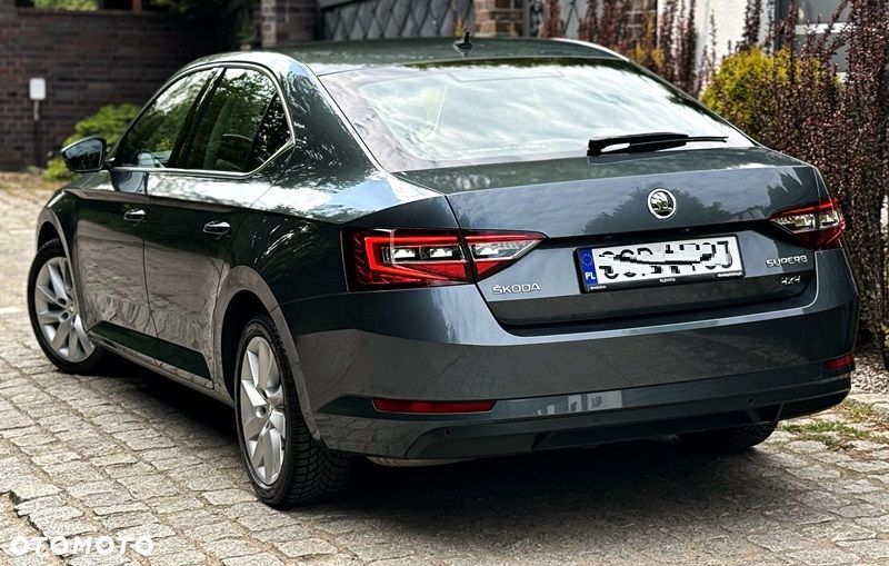 Skoda Superb 2.0 TDI SCR 4x4 Ambition DSG - 31