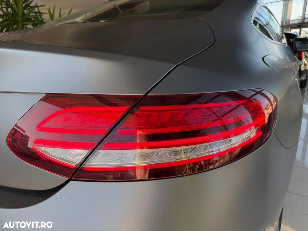 Mercedes-Benz C 180 Coupe AMG Line - 11