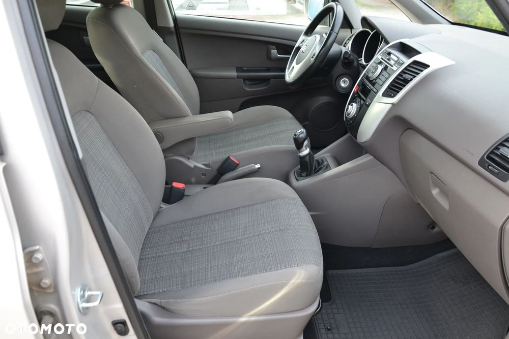 Kia Venga - 10