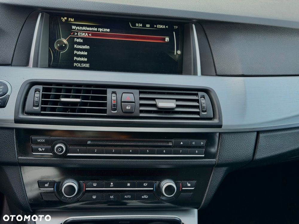 BMW Seria 5 525d xDrive - 10