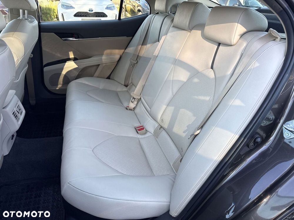 Toyota Camry 2.5 Hybrid Comfort CVT - 12