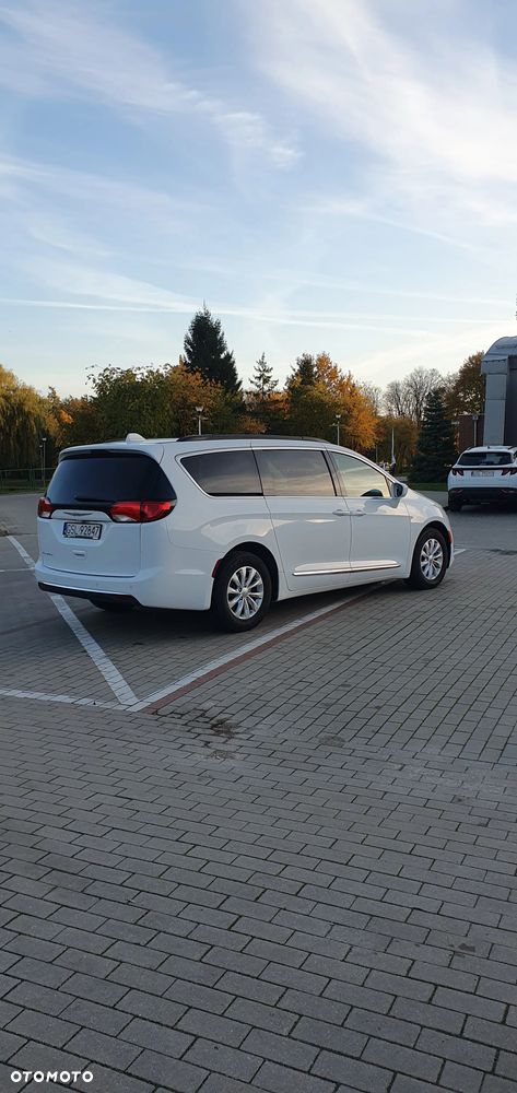 Chrysler Pacifica - 33