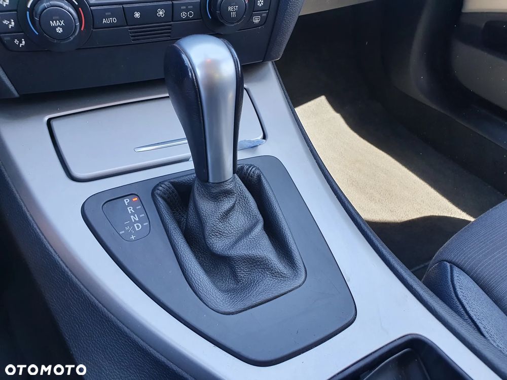 BMW Seria 3 320i - 14