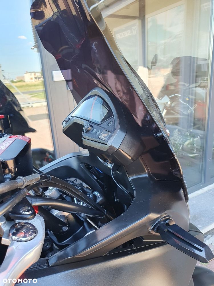 Honda VFR - 28