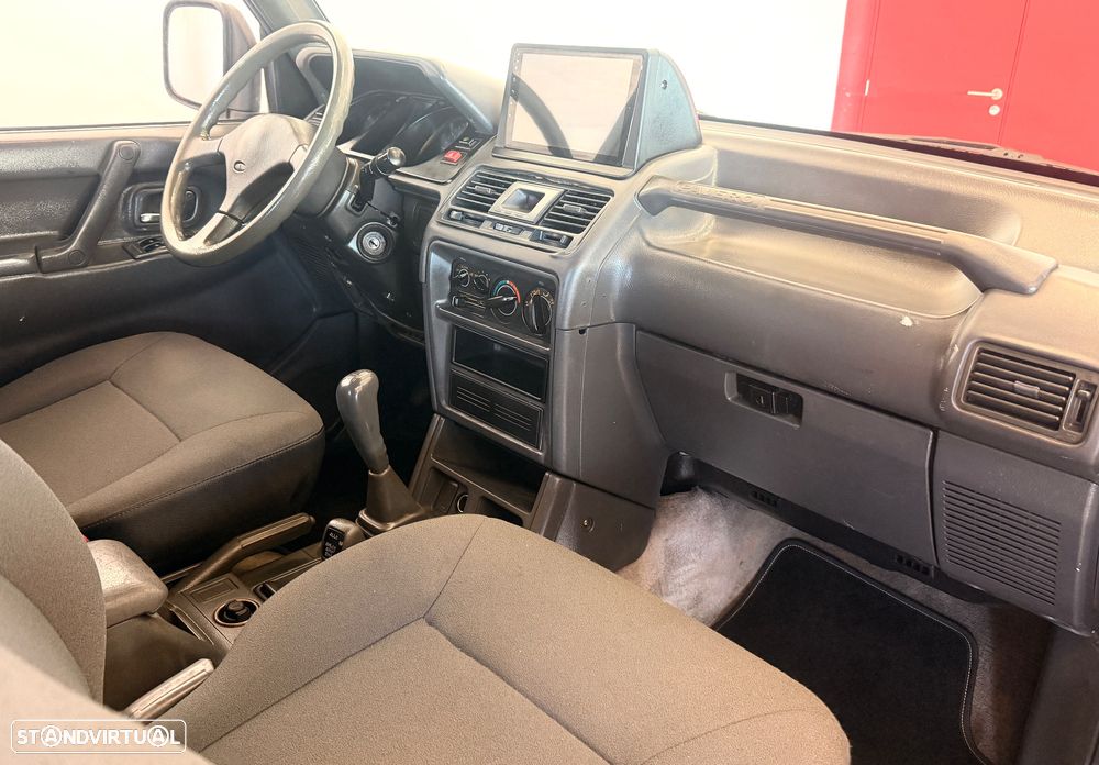 Mitsubishi Pajero 2.5 TDi GLX - 10