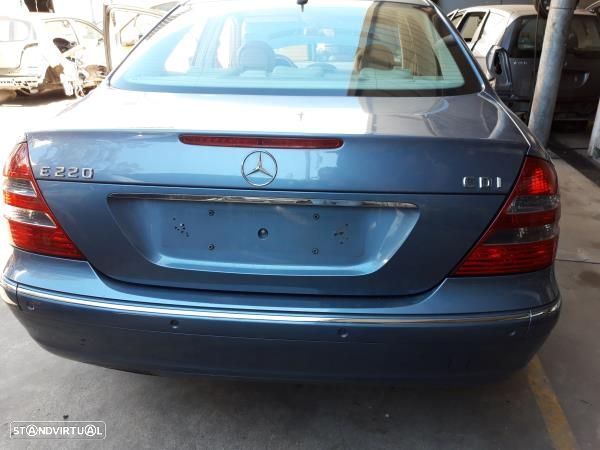 Porta Mala / Tampa Mercedes-Benz E-Class (W211) - 1