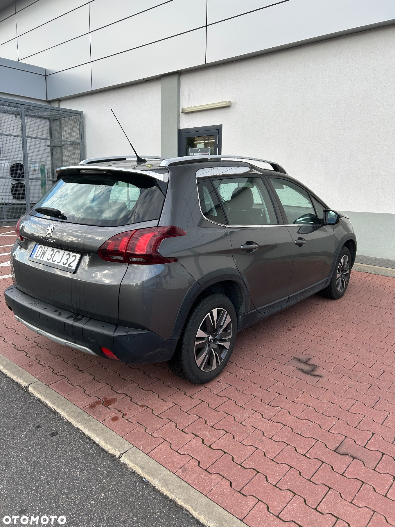 Peugeot 2008 1.2 Pure Tech Active S&S EAT6 - 4