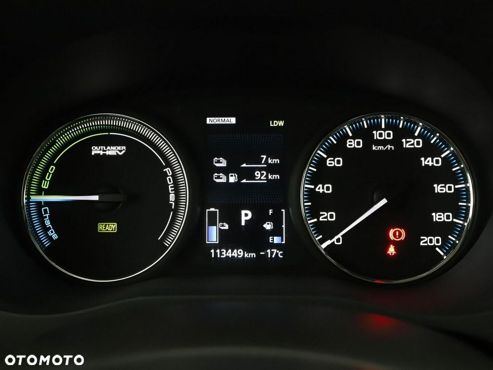 Mitsubishi Outlander - 23