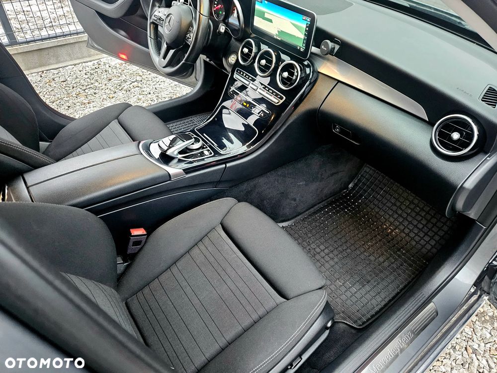 Mercedes-Benz Klasa C 220 d 4MATIC 9G-TRONIC - 24
