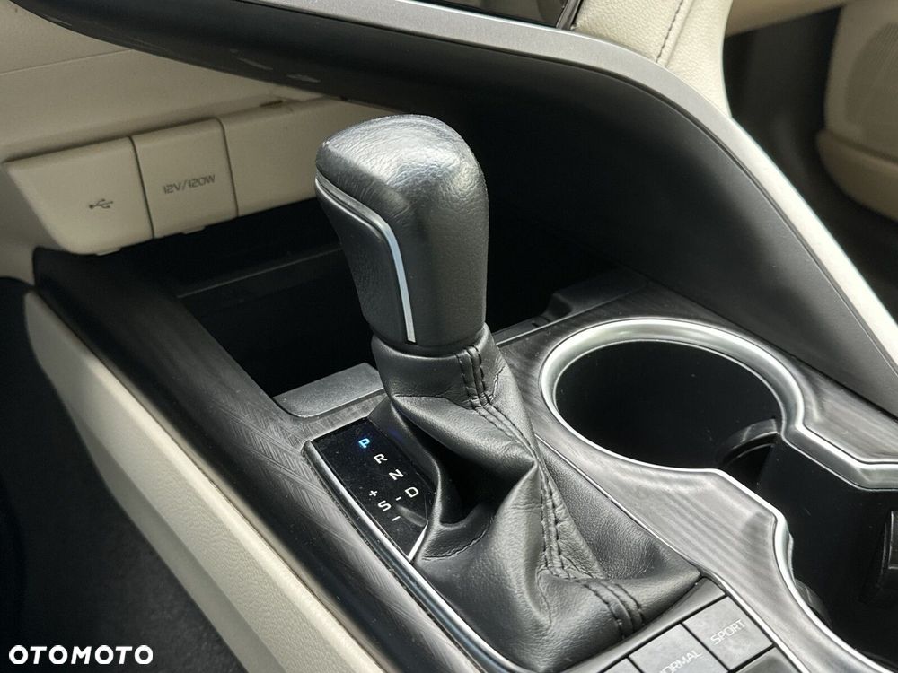 Toyota Camry - 21