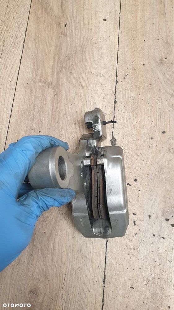 Zacisk hamulcowy tył jarzmo Harley Davidson V-Rod Street Rod - 9