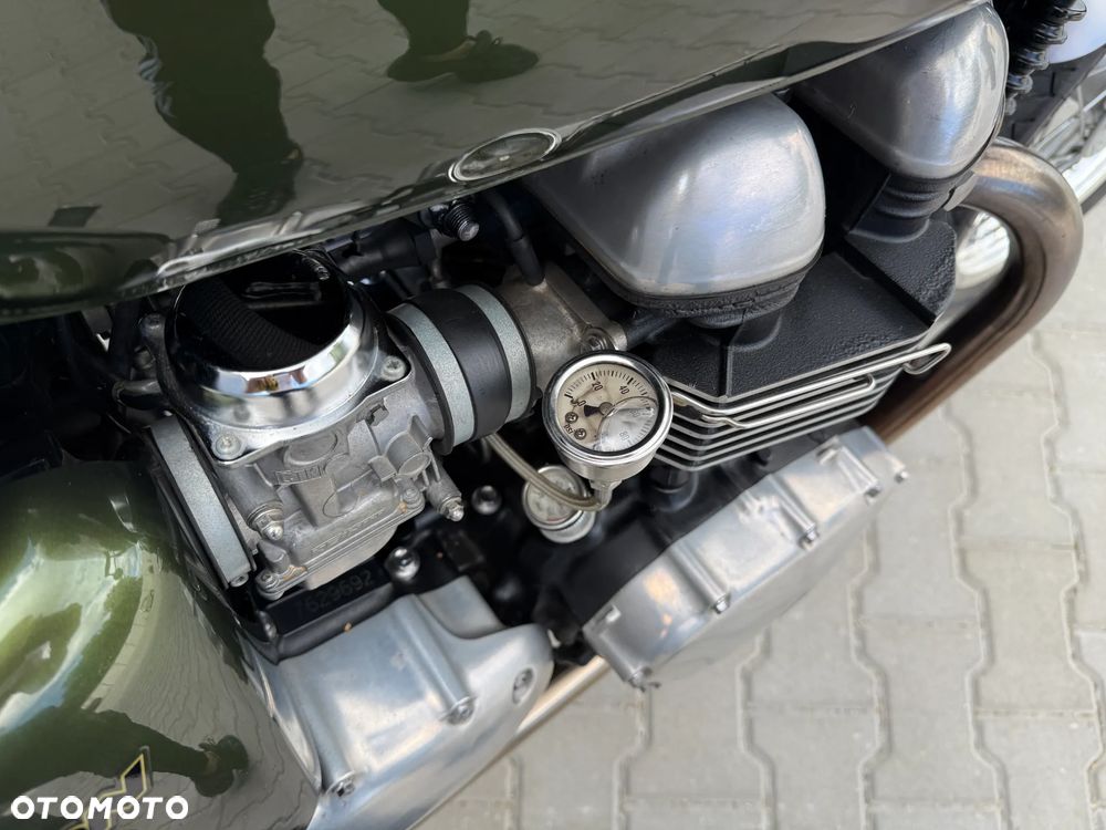 Triumph Thruxton - 25