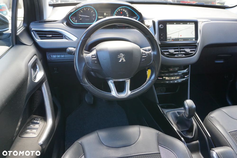 Peugeot 2008 1.2 Pure Tech Allure S&S - 12