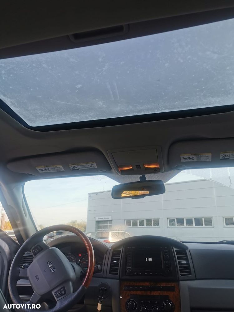 Jeep Grand Cherokee - 12
