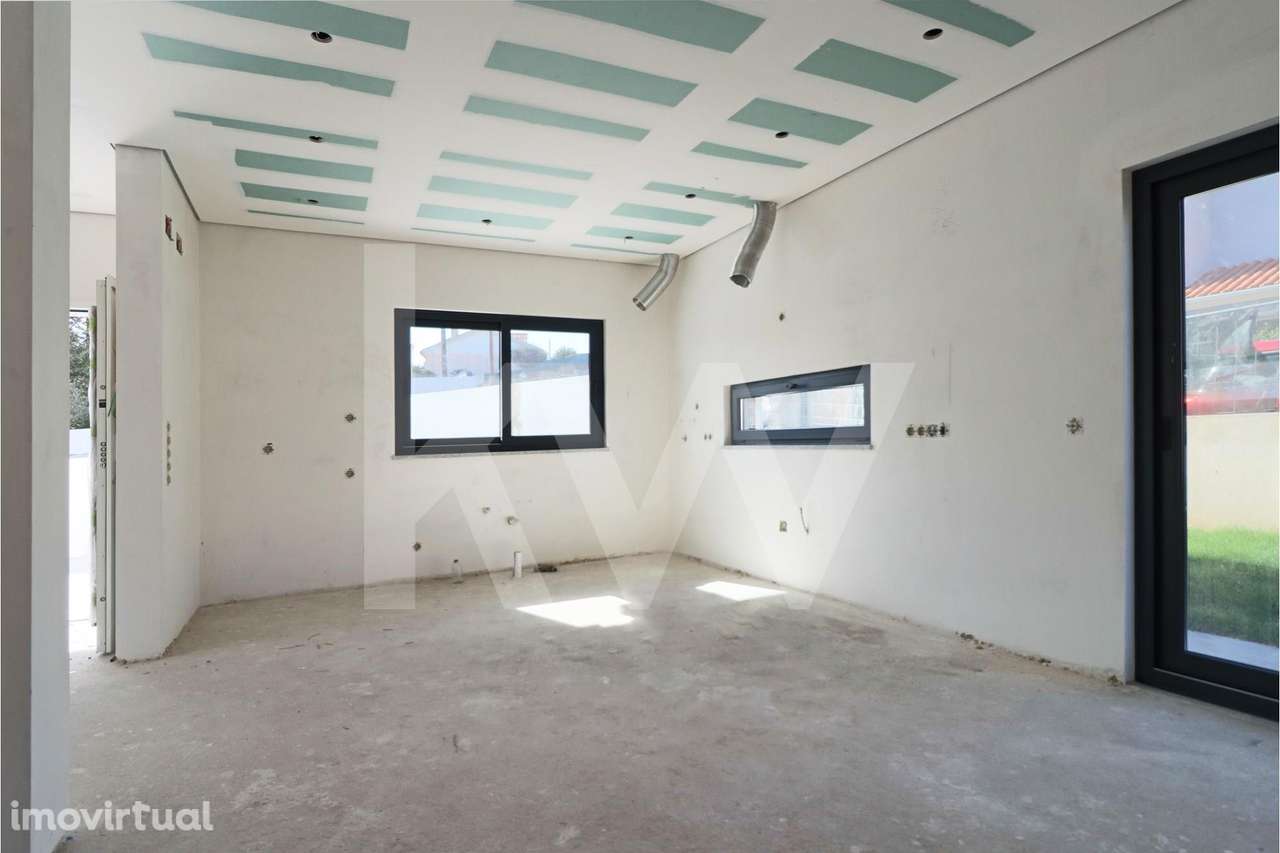 Excelente moradia T4 estilo moderno, implantada num terreno de 288,5 m - Grande imagem: 5/25