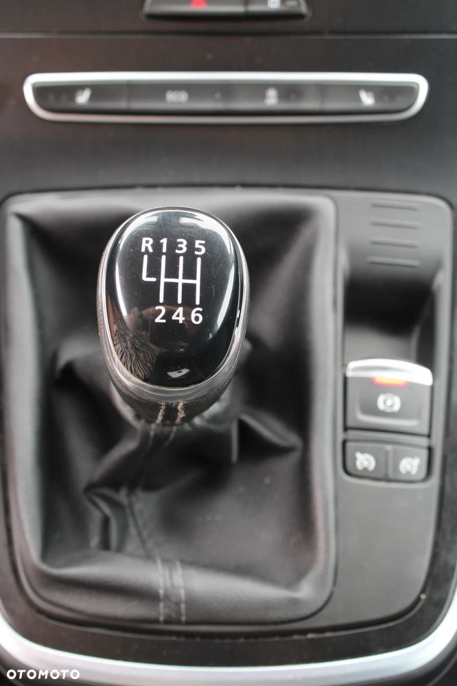 Renault Scenic ENERGY TCe 140 LIMITED - 32