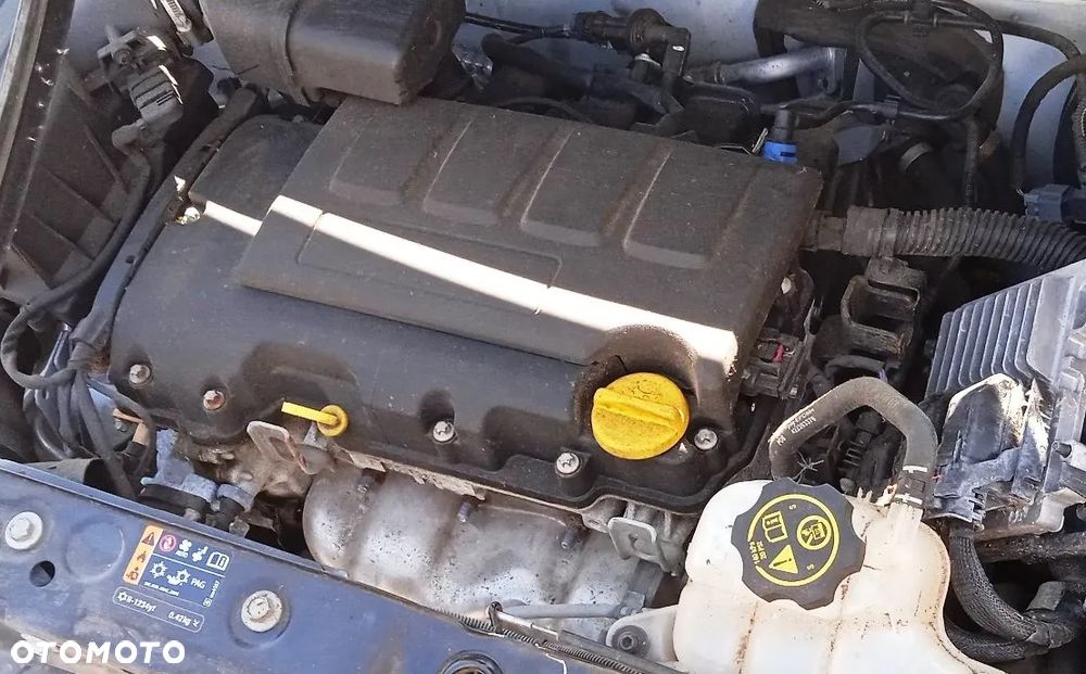 Silnik słupek Opel Adam 1.2 benzyna B12XER - 1
