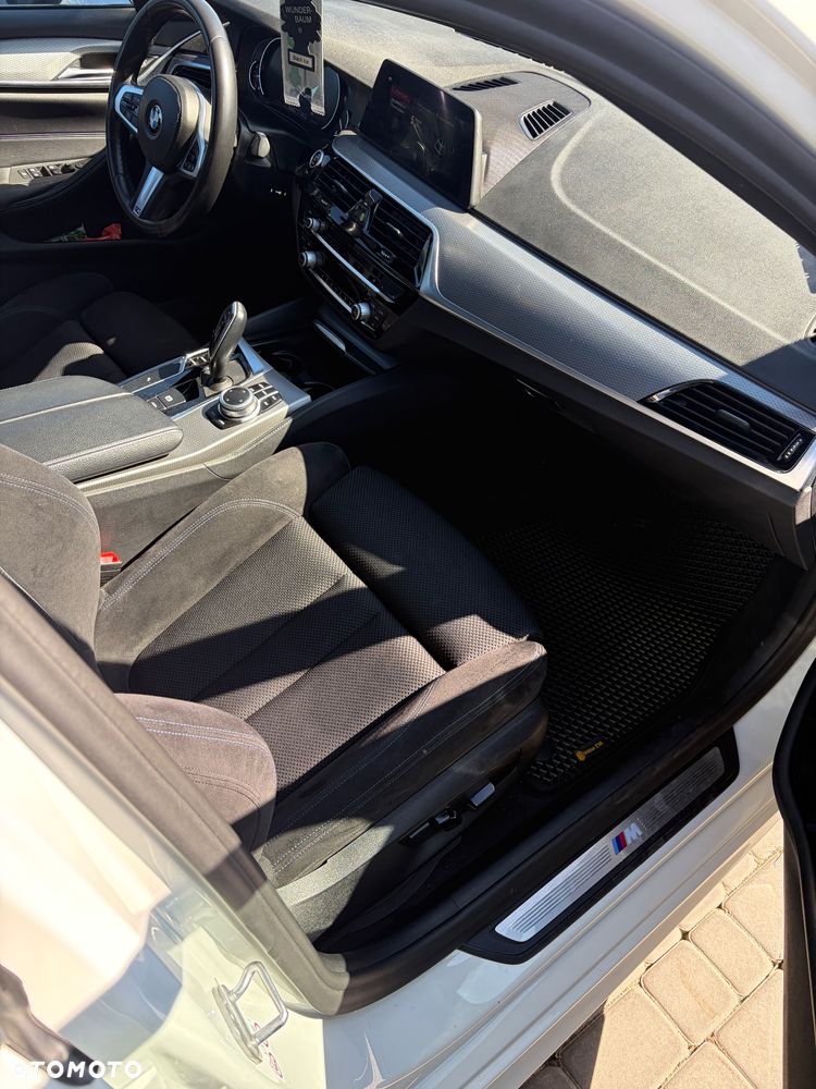 BMW Seria 5 518d M Sport - 17