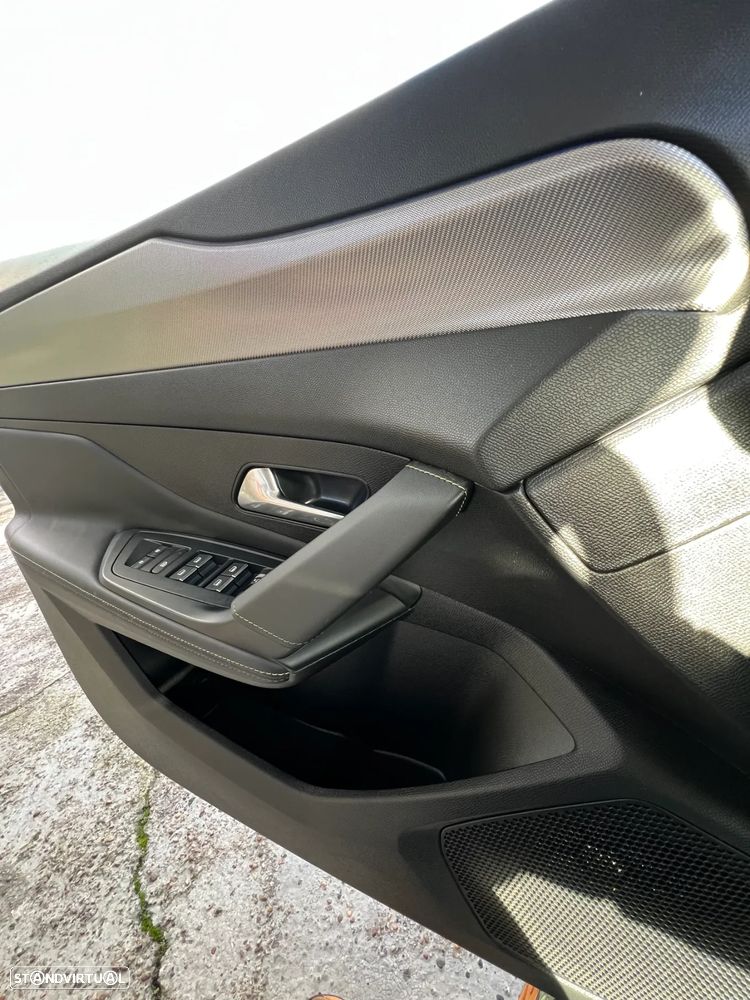 Peugeot 308 Plug-In Hybrid 225 e-EAT8 GT - 17