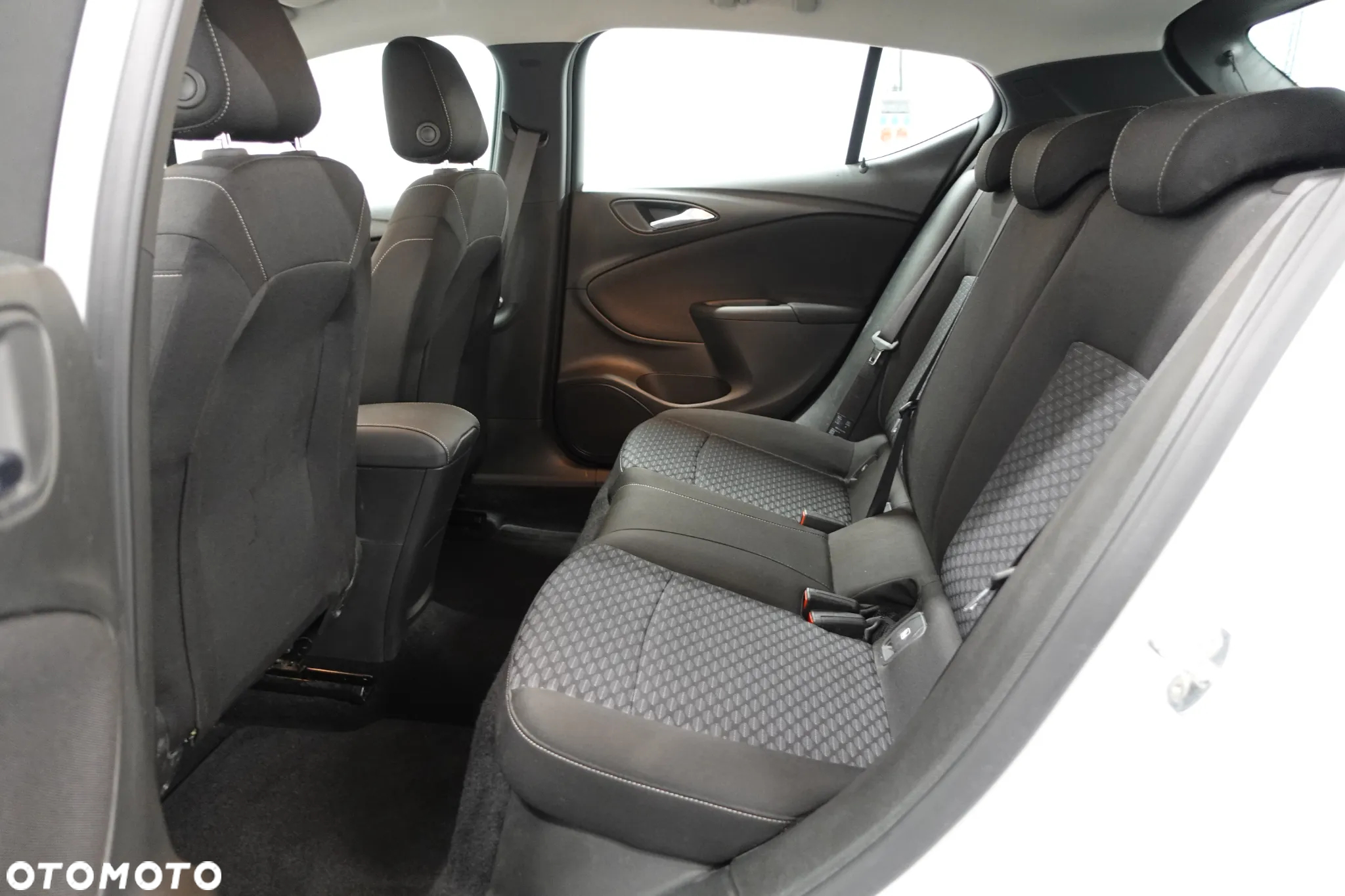 Opel Astra 1.5 D Start/Stop Elegance - 22