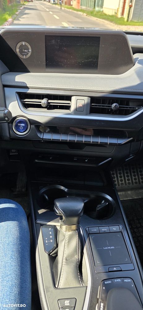 Lexus UX 200 - 13