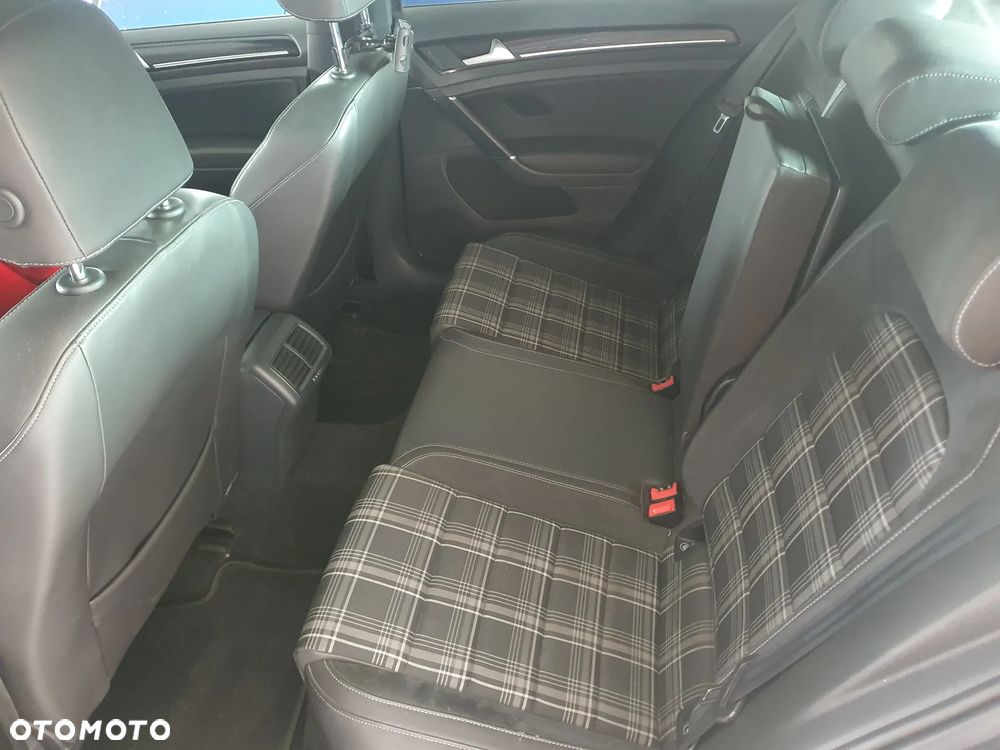 Volkswagen Golf - 14