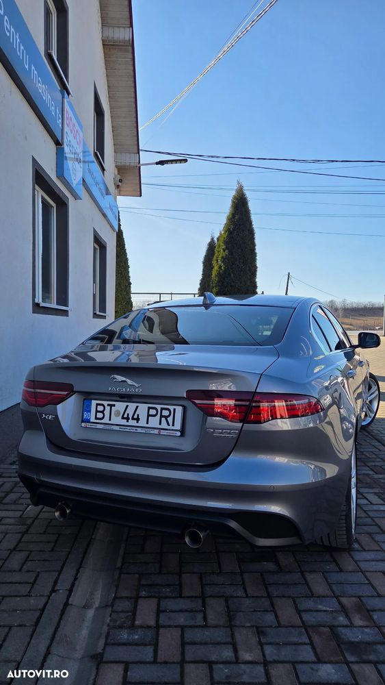 Jaguar XE - 6