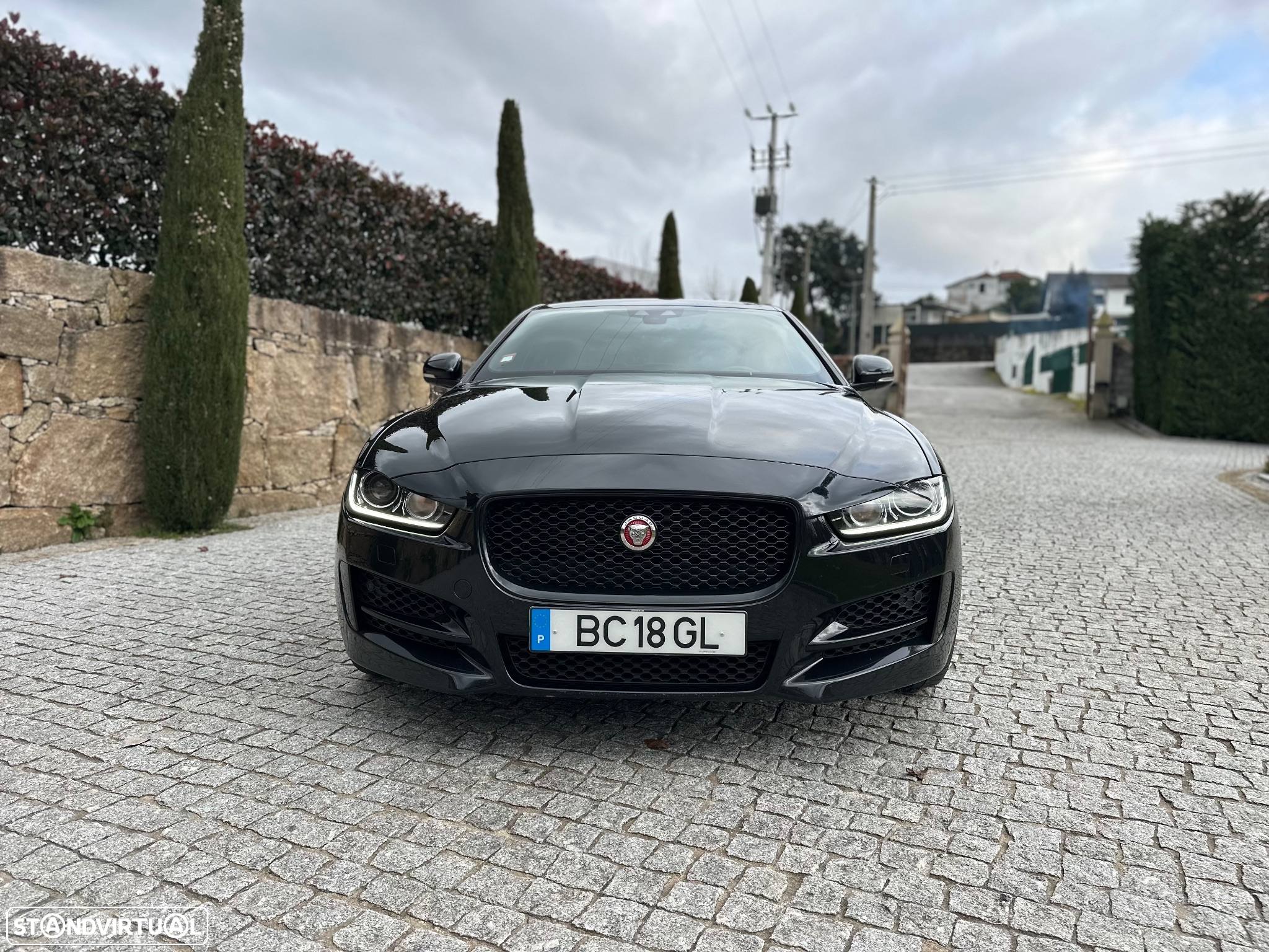 Jaguar XE 2.0 D R-Sport AWD Aut. - 24