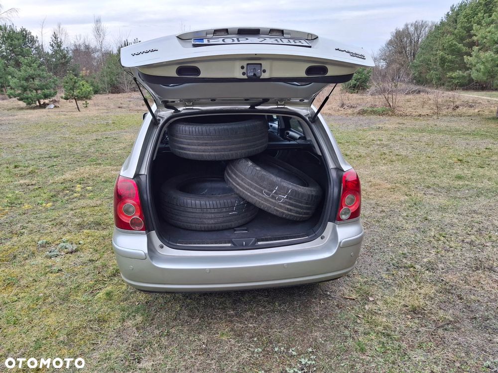 Toyota Avensis 2.0 D-4D Sol - 4