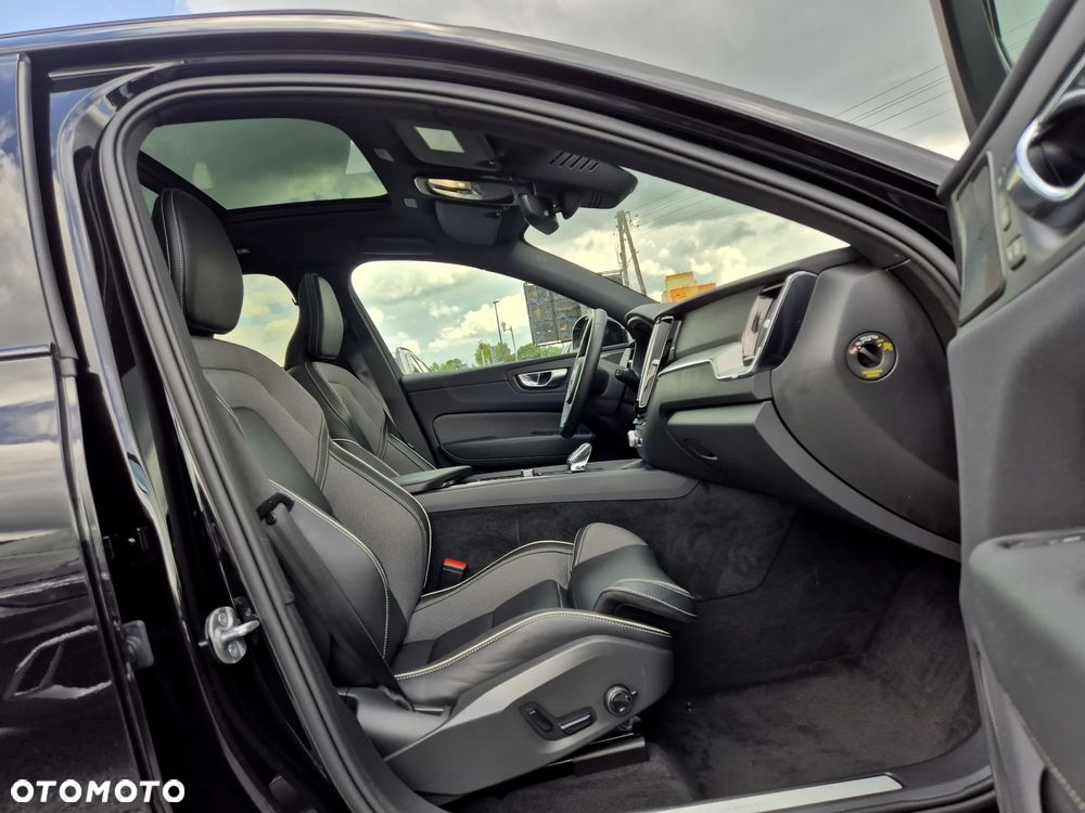 Volvo XC 60 T6 AWD Ultra Black Edition - 10
