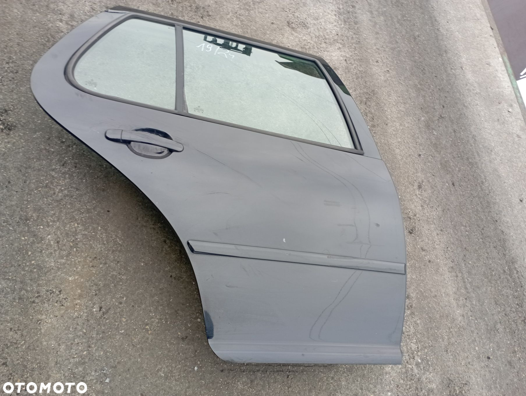DRZWI PRAWY TYŁ

 VOLKSWAGEN
 GOLF IV - 2