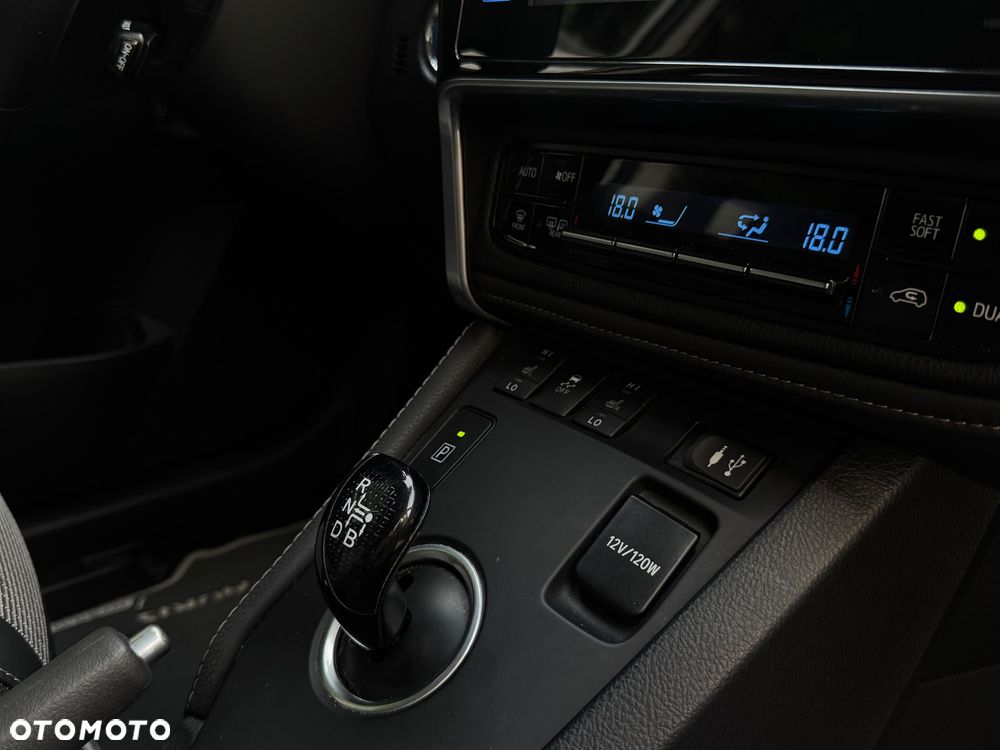 Toyota Auris 1.8 HSD Prestige NAVI - 39